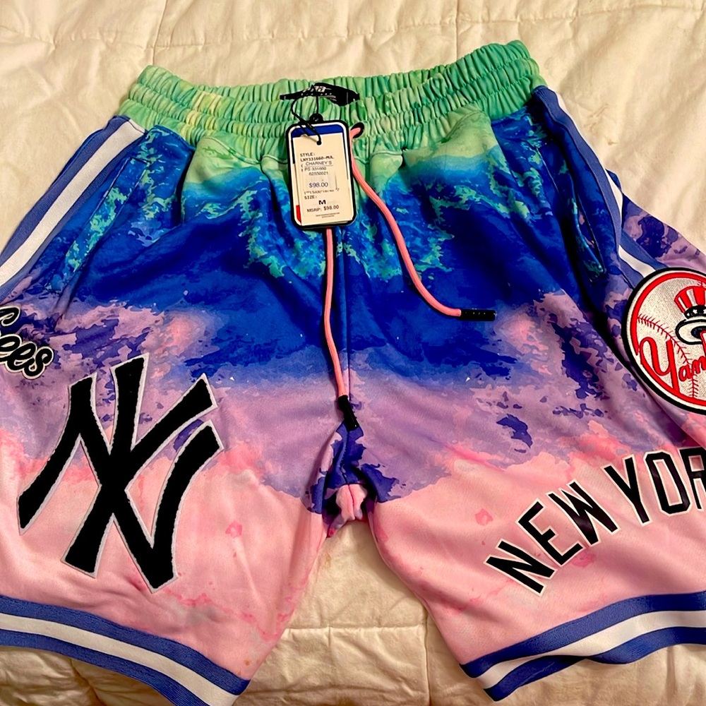 Rare Men/Women NY Yankee shorts! New with Tags!